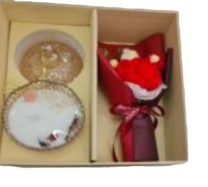Alternative view of wool flower with candle in a box